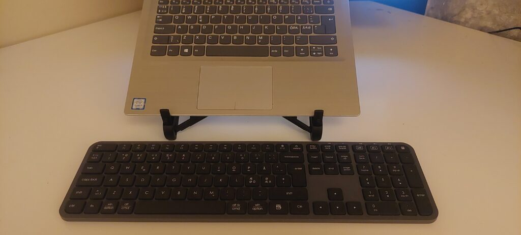 Nexstand K7 review - external keyboard