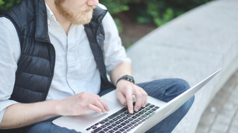 how to keep laptop at eye level