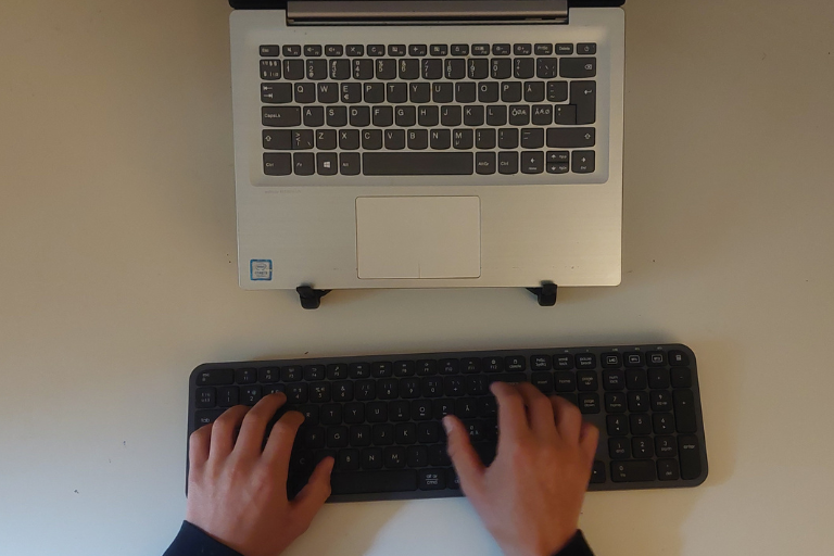 are laptop stands good for wrists - using an external keyboard