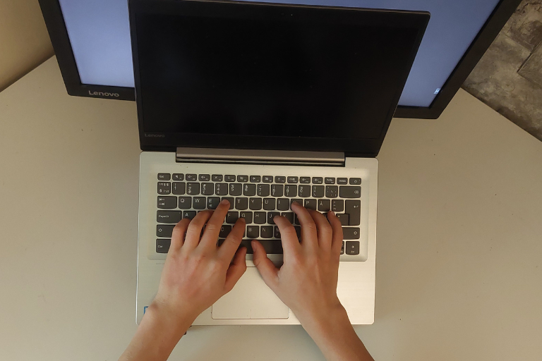 do you need a keyboard with a laptop stand - when you might skip the external keyboard